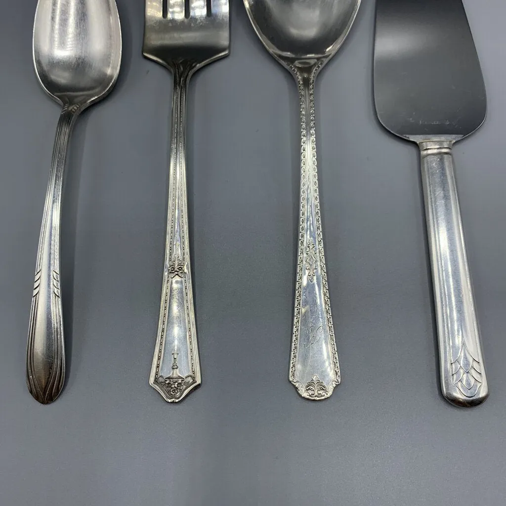 Mixed Lot of Vintage Silverplate Serving Utensils /hg